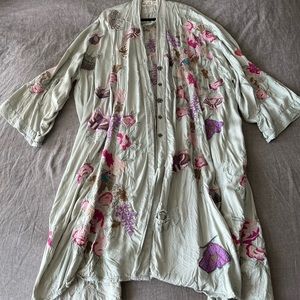 Magnolia Pearl Embroidered Kimono